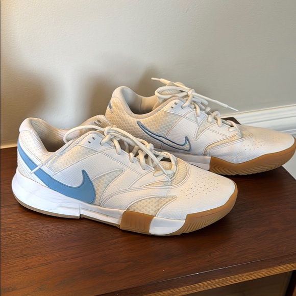 Nike White and Blue Low-Top Athletic Sneakers Tennis Court - Picture 3 of 7